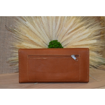 Portfel duży skórzany jasno brązowy z kwiatowym kolorowym haftem .